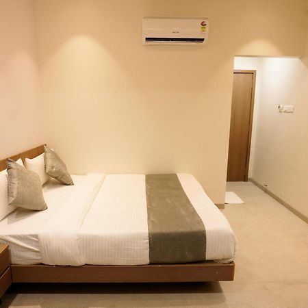 A Square Executive Hotel アウランガーバード エクステリア 写真