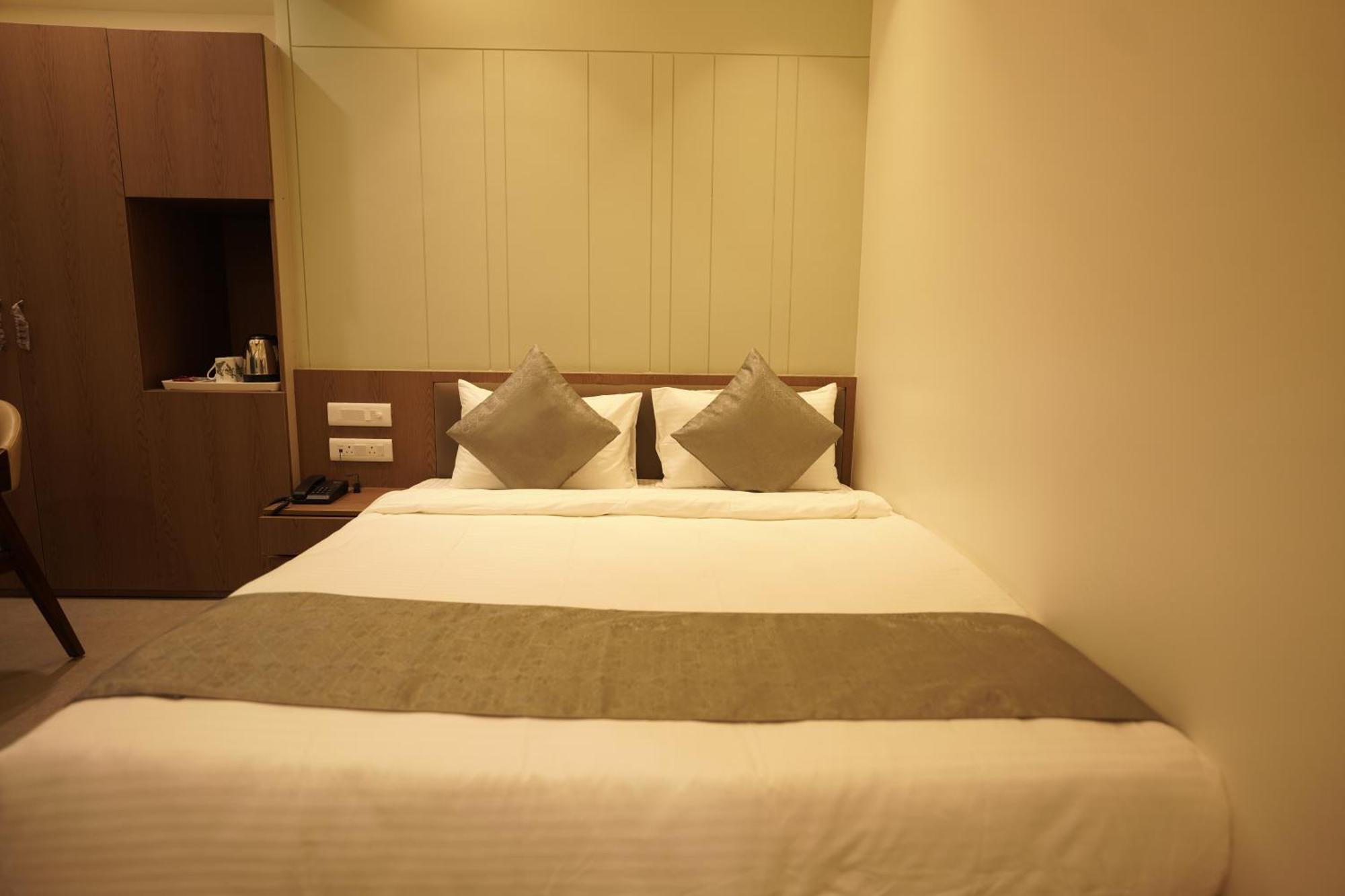 A Square Executive Hotel アウランガーバード エクステリア 写真