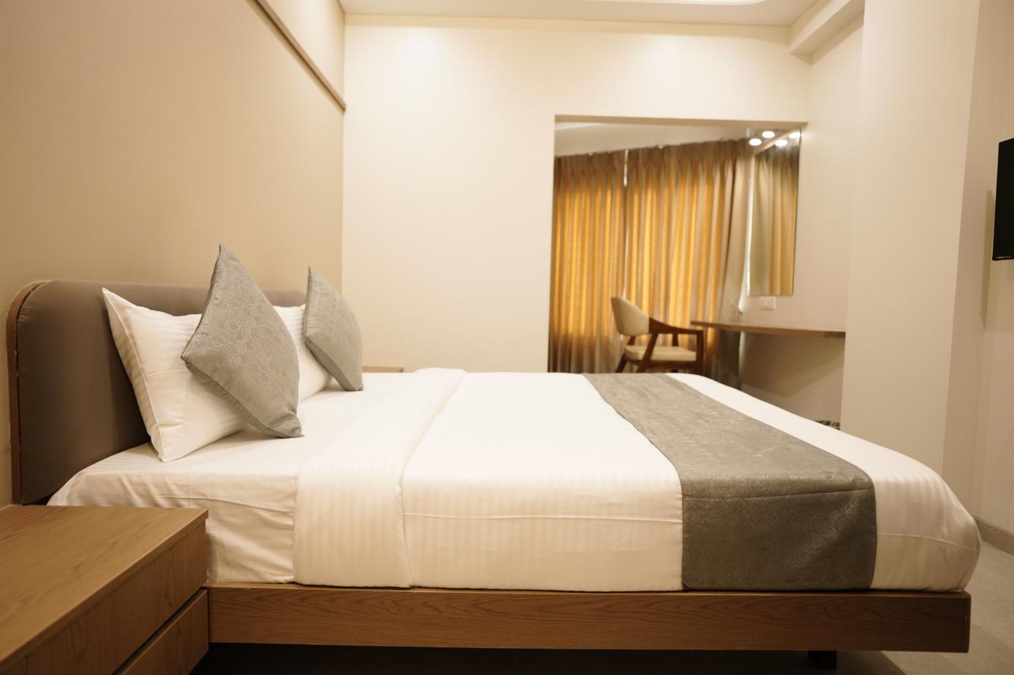 A Square Executive Hotel アウランガーバード エクステリア 写真