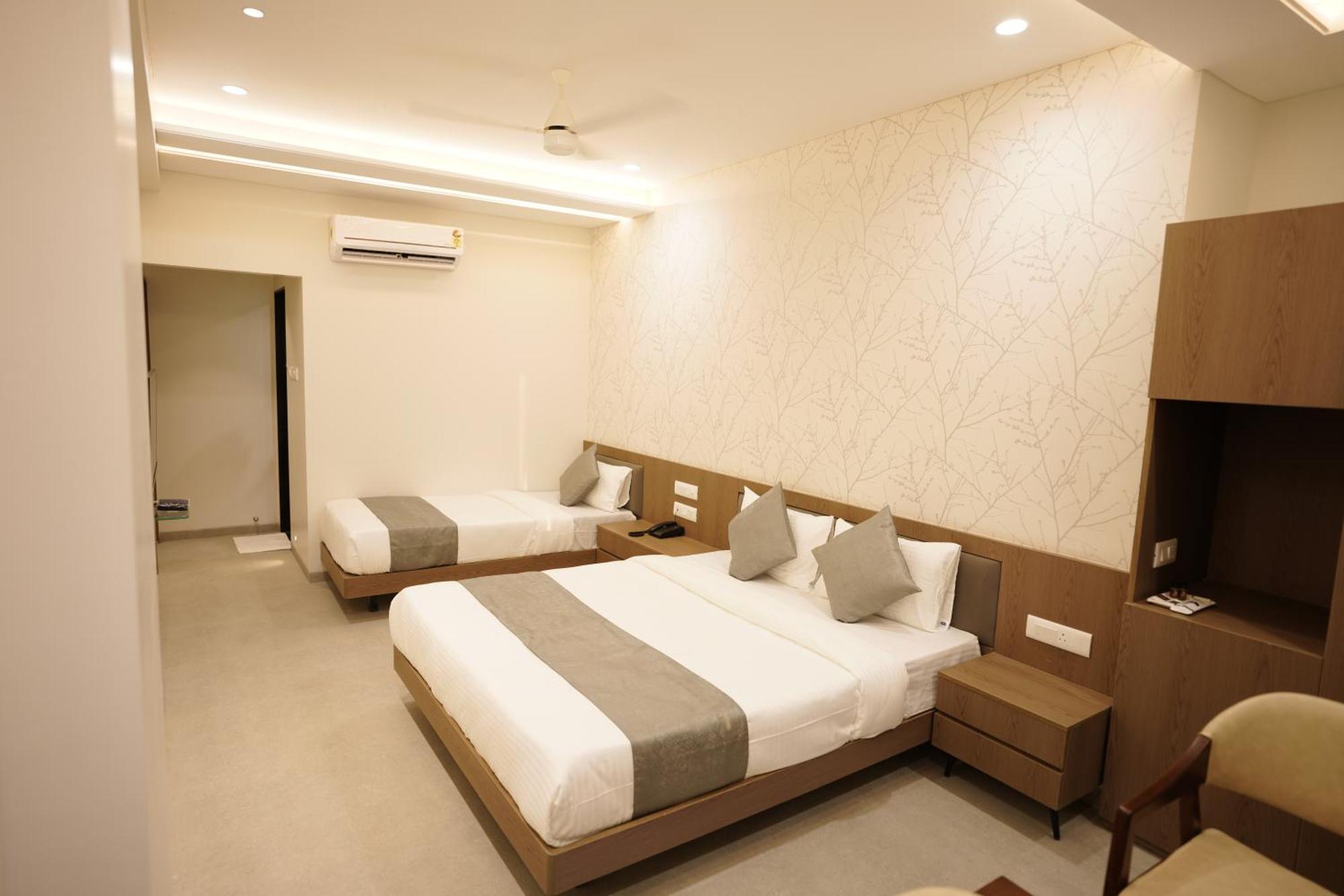 A Square Executive Hotel アウランガーバード エクステリア 写真