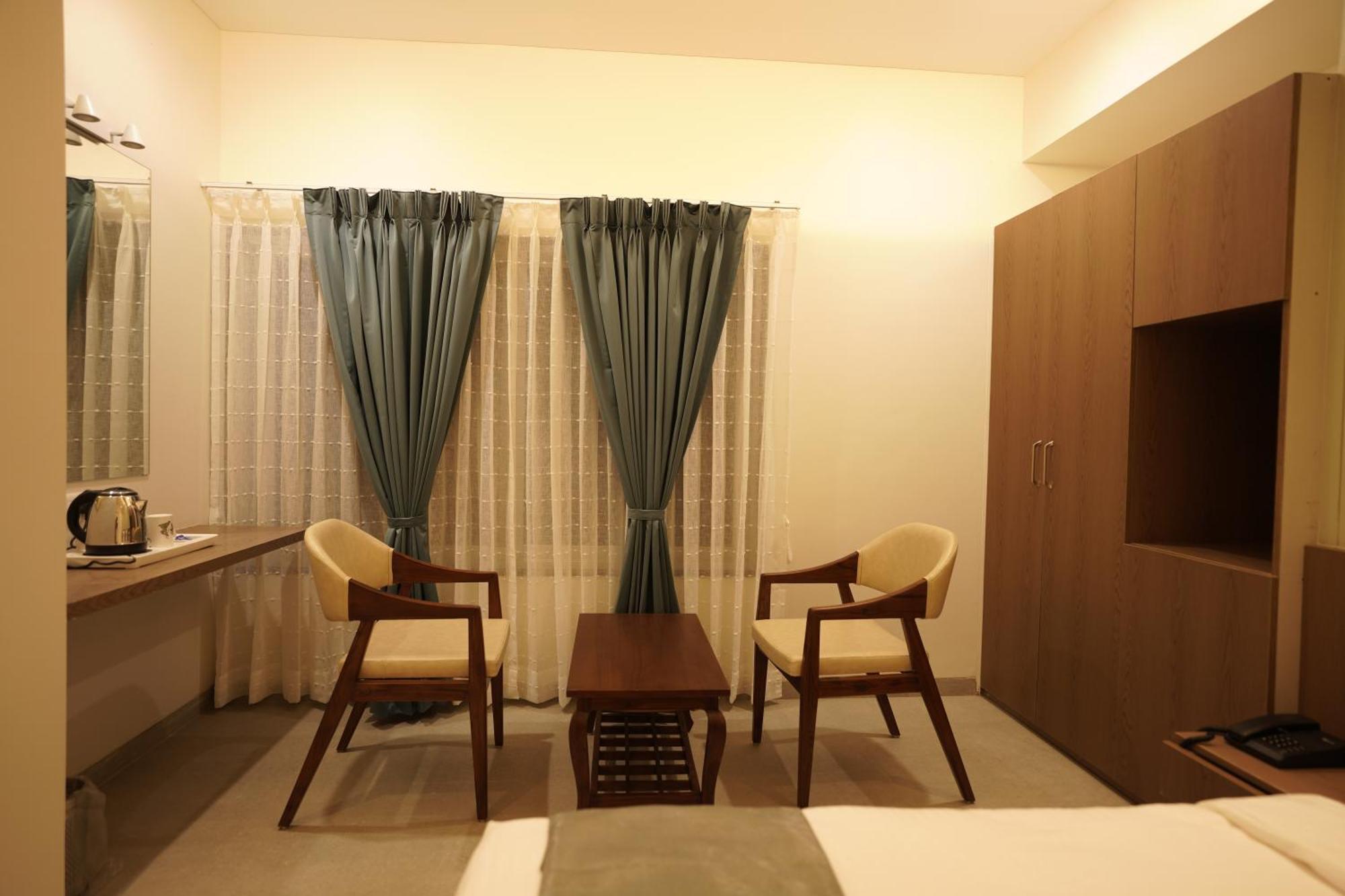A Square Executive Hotel アウランガーバード エクステリア 写真