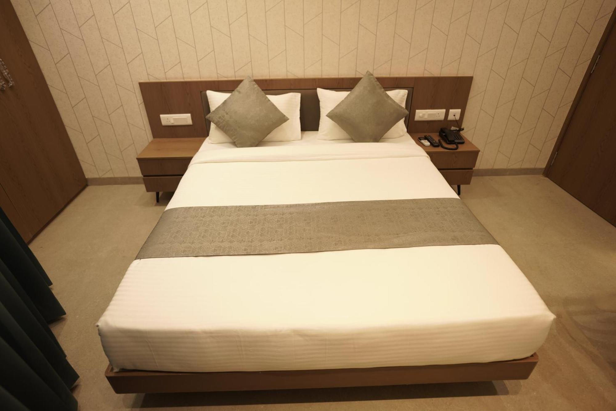 A Square Executive Hotel アウランガーバード エクステリア 写真