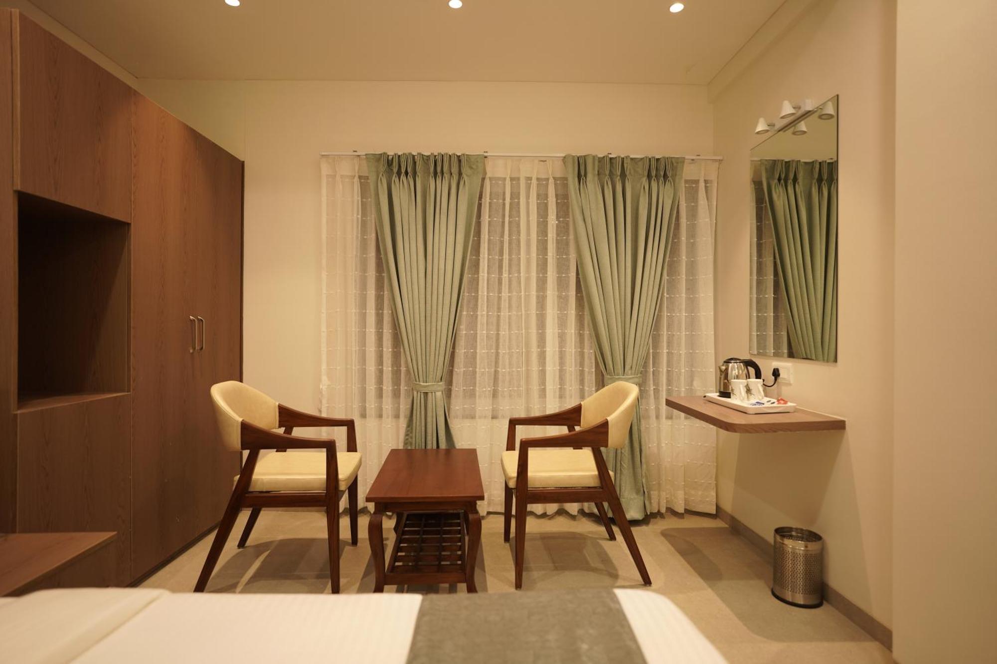 A Square Executive Hotel アウランガーバード エクステリア 写真