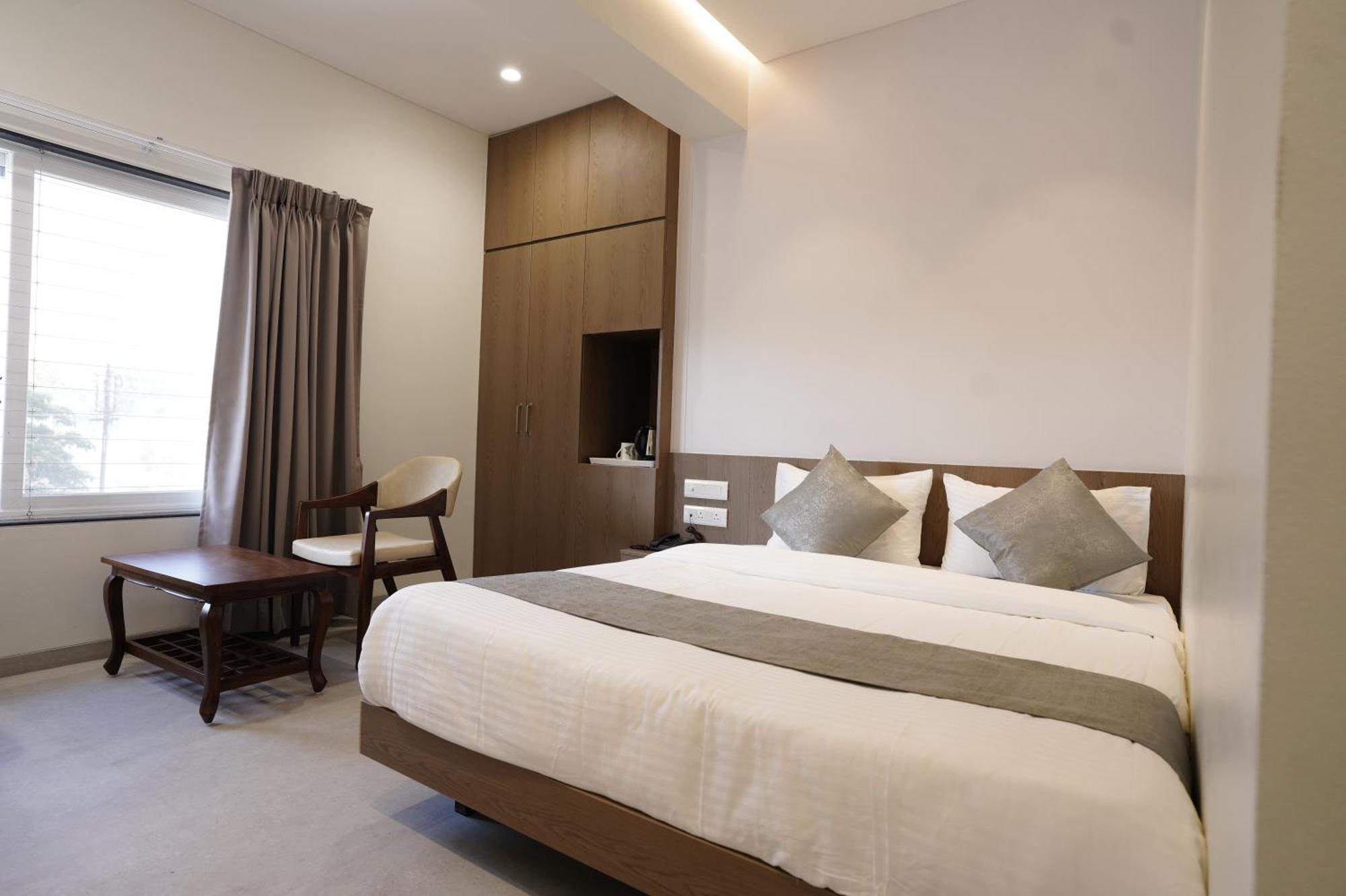 A Square Executive Hotel アウランガーバード エクステリア 写真