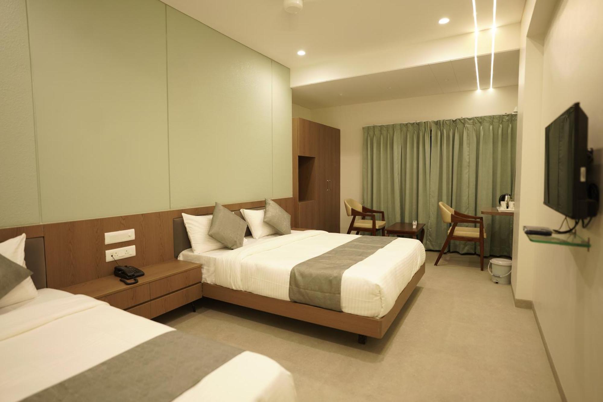 A Square Executive Hotel アウランガーバード エクステリア 写真