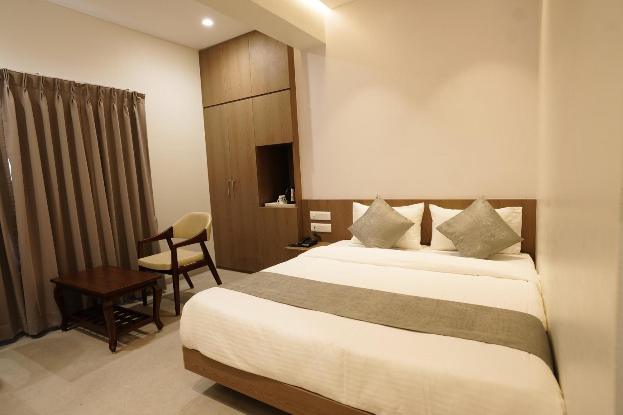 A Square Executive Hotel アウランガーバード エクステリア 写真