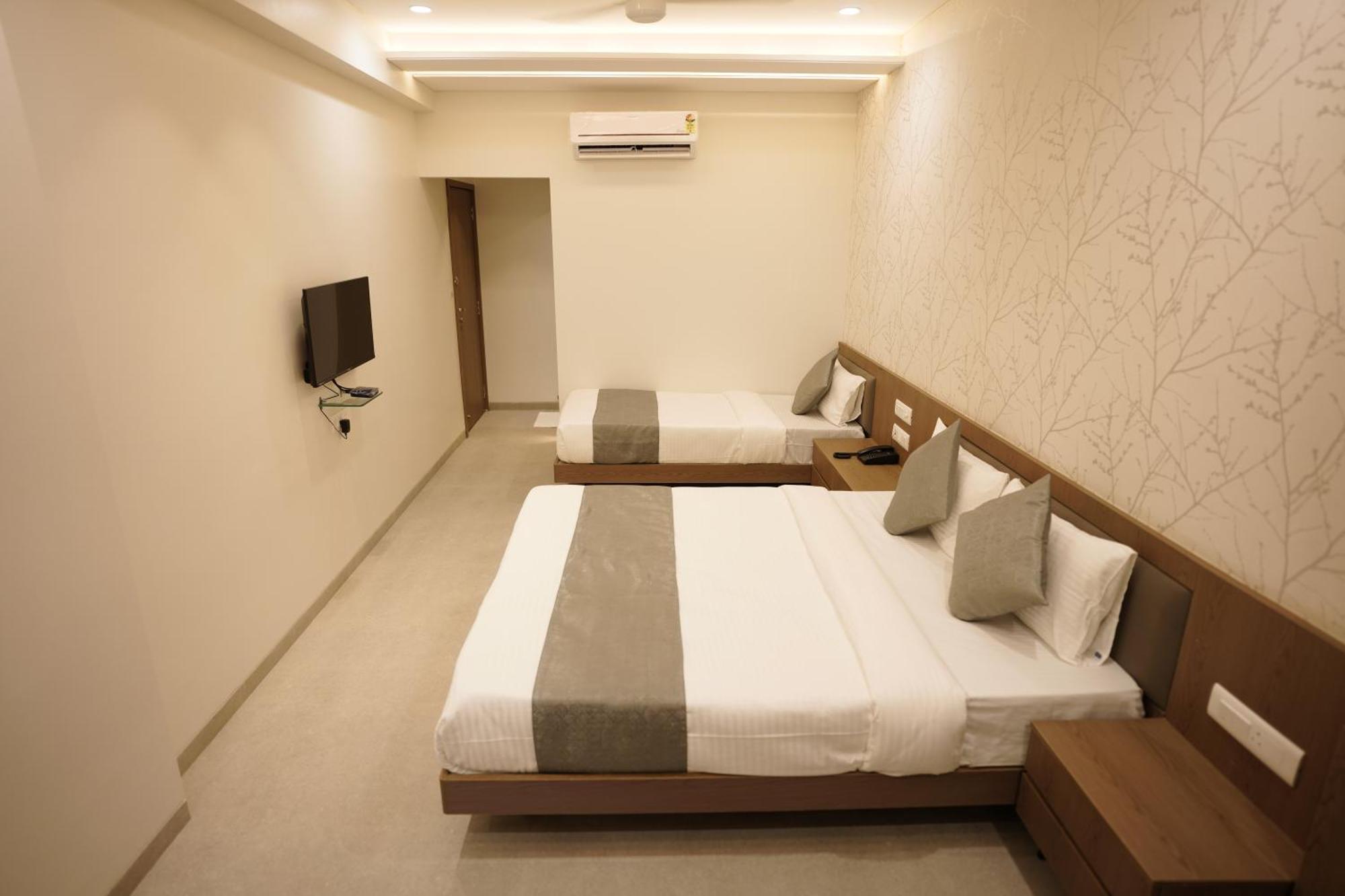 A Square Executive Hotel アウランガーバード エクステリア 写真