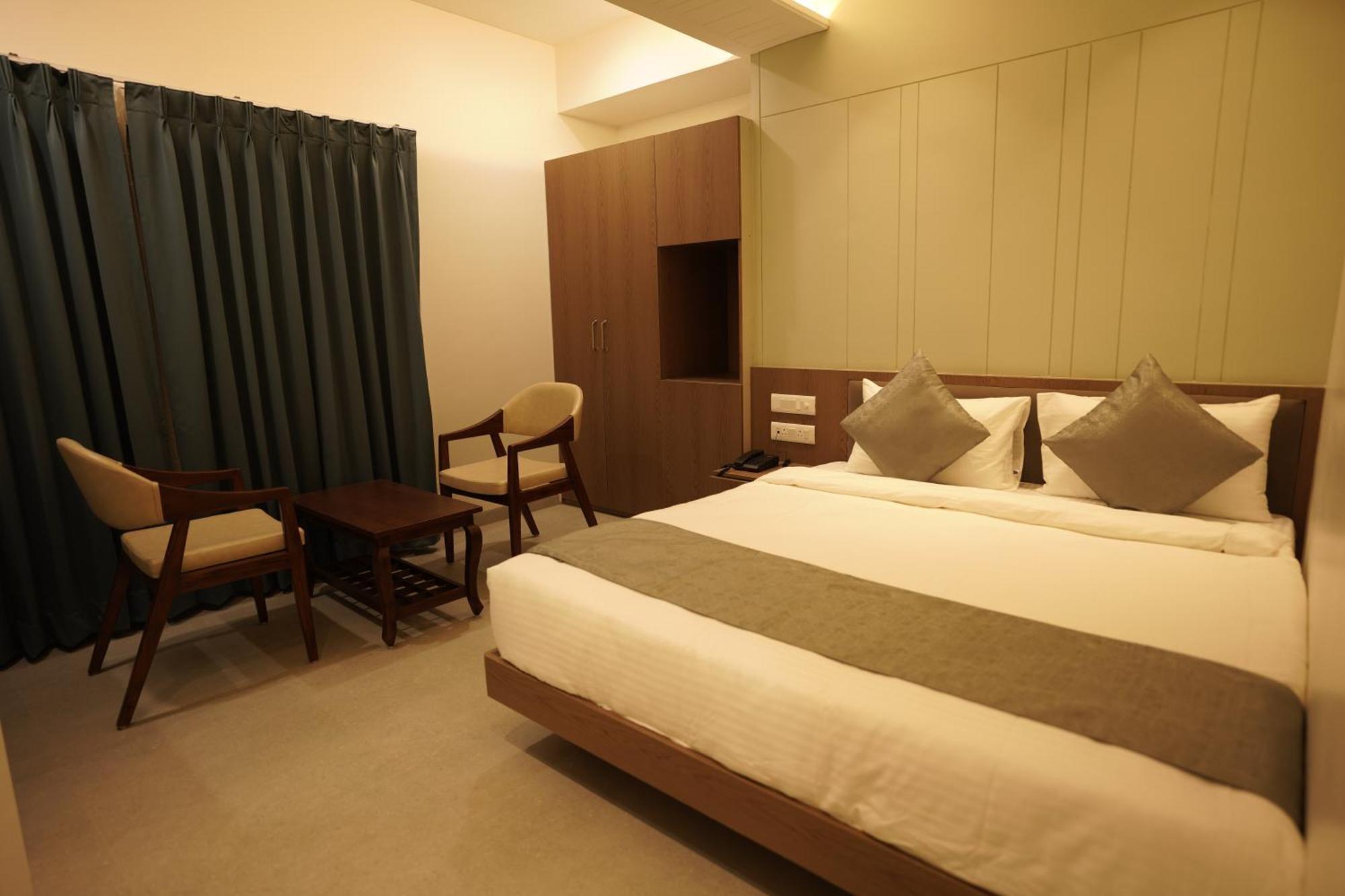 A Square Executive Hotel アウランガーバード エクステリア 写真