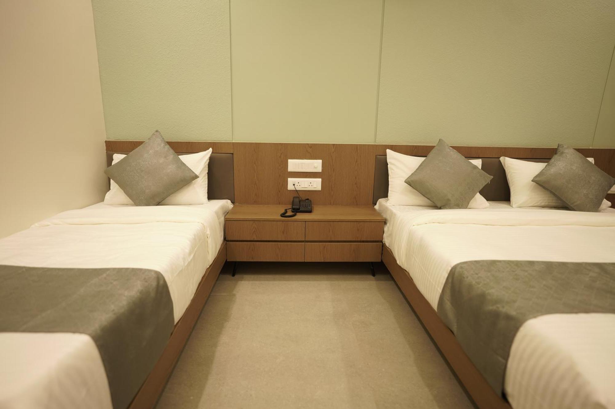 A Square Executive Hotel アウランガーバード エクステリア 写真